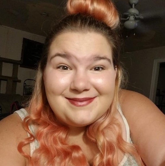 Meet your Posher, Beth - Picture 1 of 1